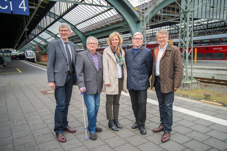 Kein Neubau, keine Replik: Carsten Schoch (Stadtbaurat in Leer), Georg Lisiecki (ehemaliger Stadtbaurat in Lingen), Gabriele Nießen (Stadtbaurätin in Oldenburg), Hans-Martin Schutte und Frank Egon Pantel (beide ehemalige Stadtbauräte in Oldenburg) wollen die historische Gleishalle erhalten.