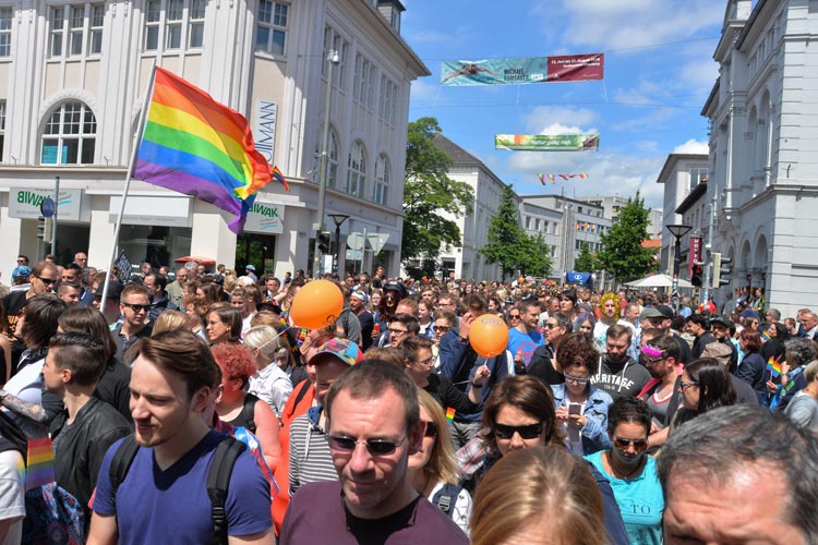 Auch in diesem Jahr wird die bunte CSD-Demonstration durch die Oldenburger Innenstadt ziehen.