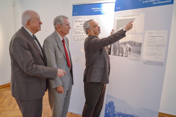 Thomas Kossendey, Horst Milde und Ulrich Minke stellten die Ausstellung Aktion Schwalbe im Oldenburger Stadtmuseum vor. title=