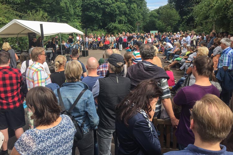 Rund 5000 Menschen zog es gestern Nachmittag in den Botanischen Garten. Besucherrekord! Foto: Anja Michaeli width= Rund 5000 Menschen zog es zum Festival Musik der Gärten in den Botanischen Garten Oldenburg.