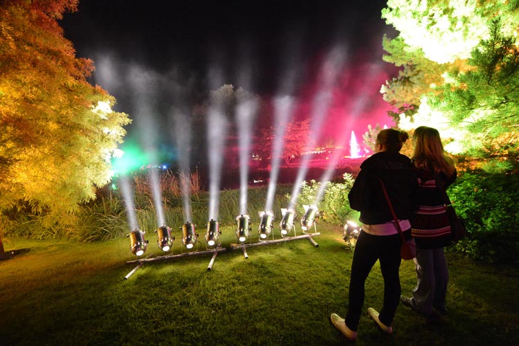 Die „Mystischen Nächte“ im Park der Gärten sind bei den Gästen sehr beliebt. Foto: Park der Gärten Die Mystischen Nächte im Park der Gärten in Bad Zwischenahn sind bei den Gästen sehr beliebt.