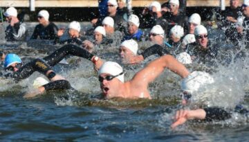 schwimmer-quer-durchs-meer
