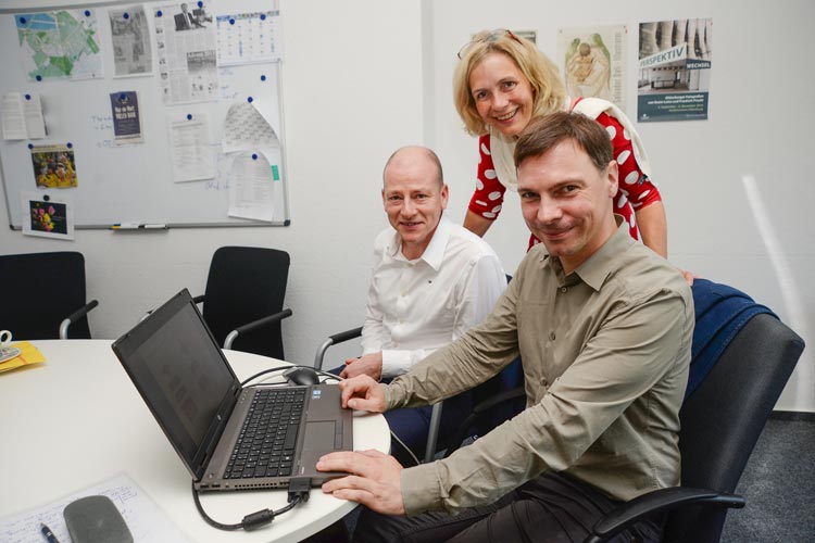 Bereichsleiter Matthias Wagner, Baudezernentin Gabriele Nießen und Fachdienstleiter Arend Bewernitz stellten die neue Organisationsstruktur im Fachdienst Baugenehmigungen vor. Foto: Anja Michaeli Die Stadt Oldenburg hat die Struktur im Fachdienst Baugenehmigungen für mehr Bürgerservice und Mitarbeitermotivation optimiert.