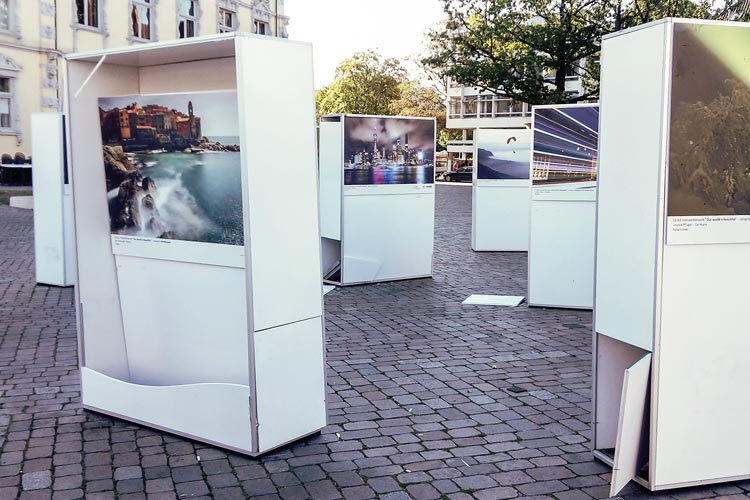 Die Ergebnisse eines Fotowettbewerbs sollten vor dem Oldenburger Schloss gezeigt werden. Dieser Teil der Ausstellung wurde zerstört.