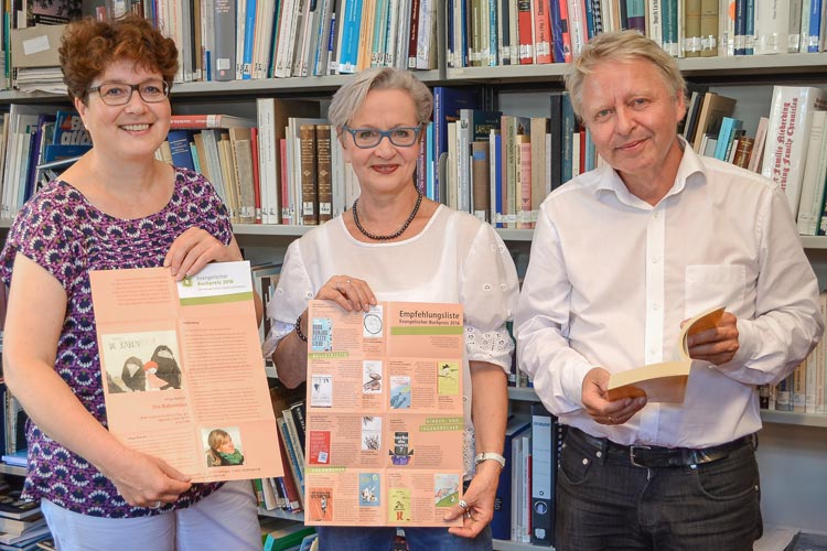 Anne Düser, Margarethe Schöbel und Klaus-Peter Müller haben das Lesefest-Programm, das im Rahmen des Evangelischen Buchpreises in Oldenburg stattfindet, vorgestellt.