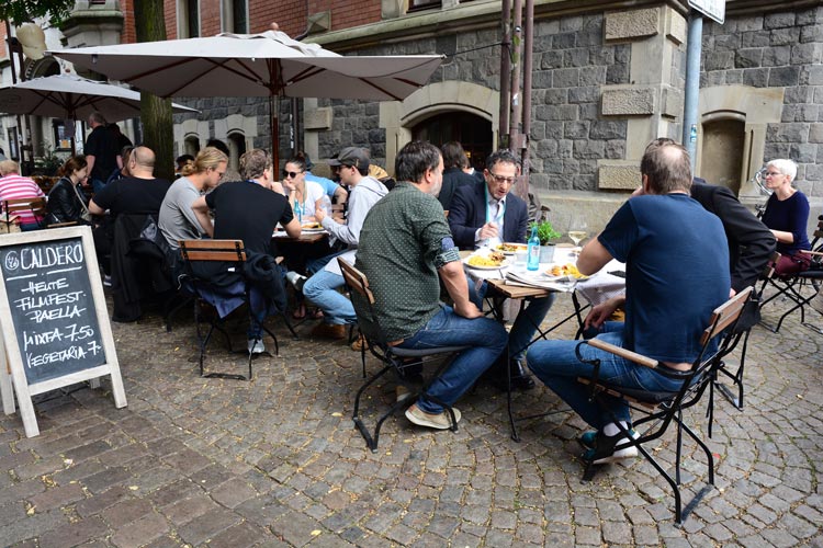 Foto: Lawrence Diedrich / Filmfest Paella zum Katerfrühstück.