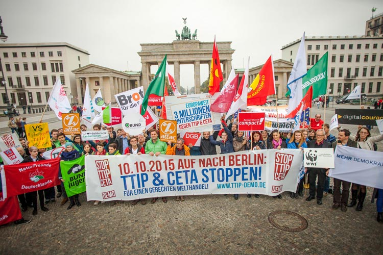 Im vergangenen Jahr wurde in Berlin demonstriert. Foto: Archiv BUND Ein Nord-Bündnis aus mehr als 30 Organisationen ruft zur Großdemonstration gegen die Freihandelsabkommen TTIP und CETA am 17. September auf.