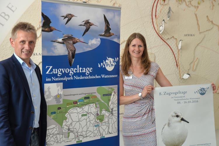 Peter Südbeck und Christine Barilaro stellten heute das Programm der Zugvogeltage 2016 vor.