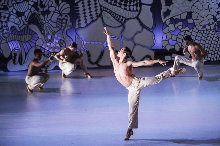 Antoine Jully hat 4 Seasons am Oldenburgischen Staatstheater als Uraufführung auf die Bühne gebracht.