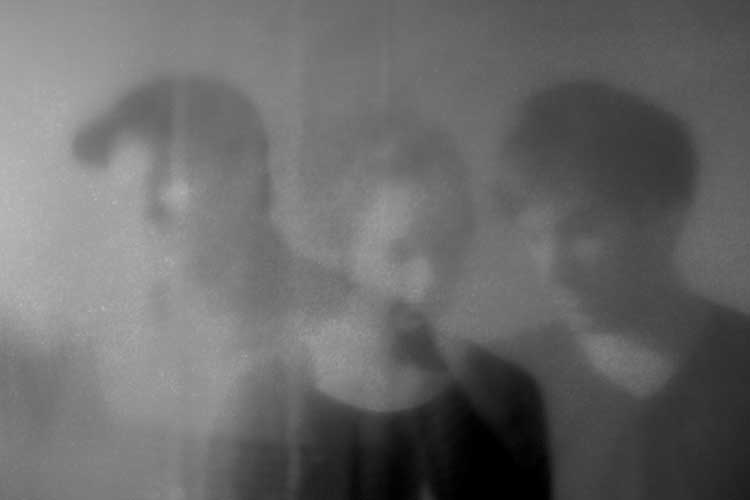 Das Trio „Nebelbild“ stellt sein Debütalbum vor. Foto: Nebelbild Das Trio Nebelbild (Katrin Windheuser, Lars Kaempf und Hauke Krone) stellt sein Debütalbum in Oldenburg vor.