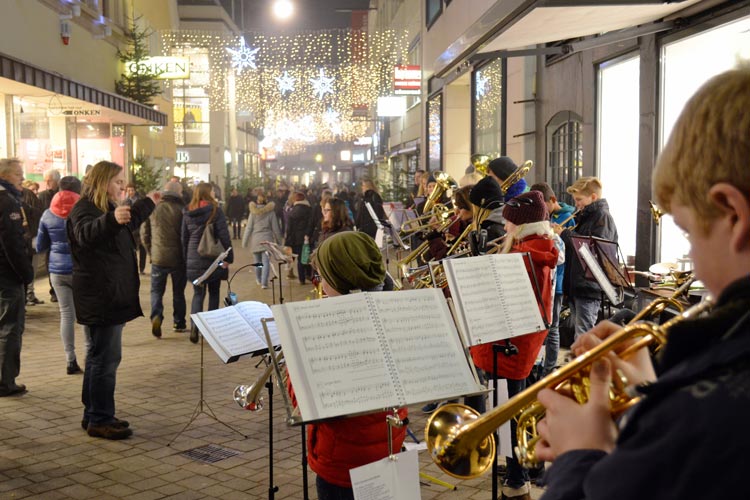 Posaunenchöre werden an verschiedenen Stellen in der Stadt für eine weihnachtliche Stimmung sorgen. Foto: CMO Das CMO lädt am 3. Dezember zur langen Einkaufsnacht in die Oldenburger Innenstadt ein.