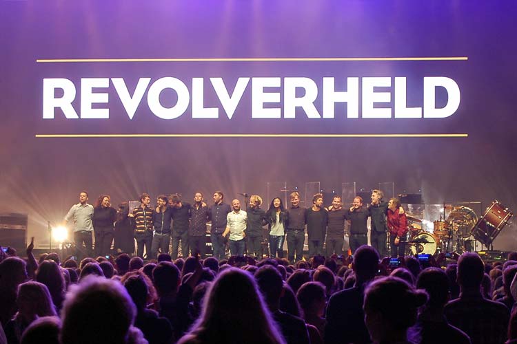 Revolverheld in Oldenburg. Foto: Volker Schulze Revolverheld in der Oldenburger EWE Arena.