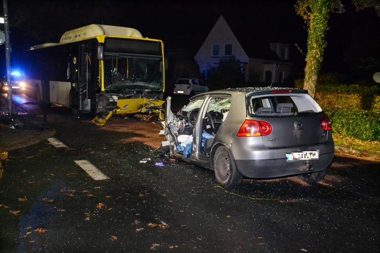 Bei einem Verkehrsunfall im Osterkampsweg in Oldenburg wurden zwei Personen schwer verletzt.