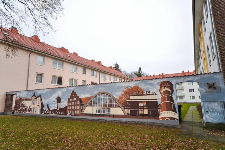 An der Wehdestraße in Donnerschwee ist im Auftrag der Oldenburger Wohnungsbaugesellschaft GSG ein überdimensionales Wandbild entstanden.