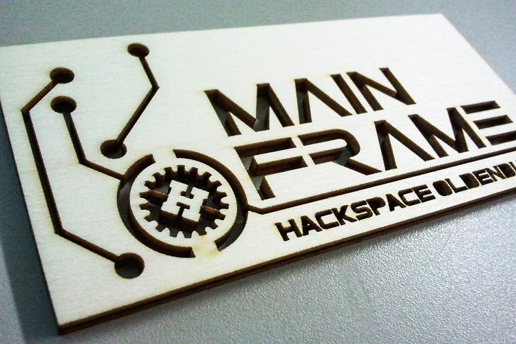 Das Mainframe Logo und Schriftzug wurde aus dem Lasercutter geschnitten. Foto: privat Der Verein Kreativität trifft Technik lädt zum gemeinsamen Bastelevent in den Mainframe ein. Auf dem Programm stehen außergewöhnliche Geschenkideen.