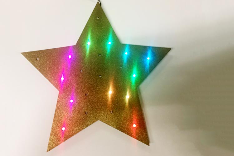 Am Sonntagnachmittag können im „Mainframe“ unter anderem leuchtende Sterne mit farbig blinkenden LEDs gebaut werden. Foto: privat Am Sonntagnachmittag können im Oldenburger Mainframe leuchtende Sterne mit farbig blinkenden LEDs gebaut werden.