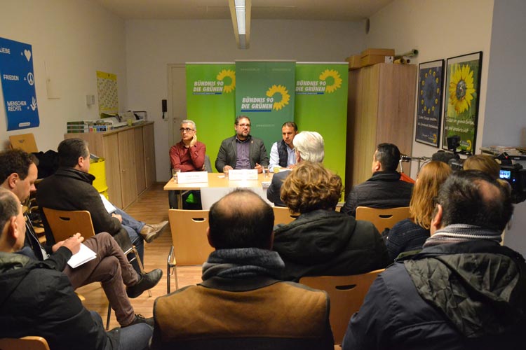 Cahit Tolan, Peter Meiwald und Ali Atalan informierten in Oldenburg über die Situation der Opposition in der Türkei.