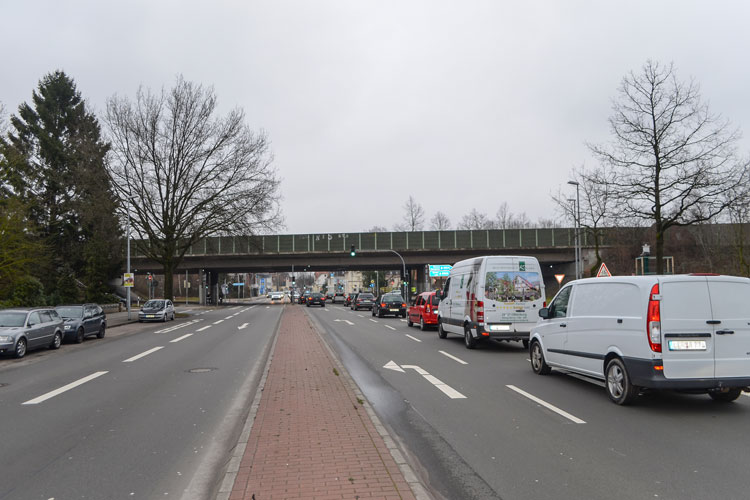 Die Autobahnbrücke über die Alexanderstraße wird ab dem 17. März abgerissen. Foto: Katrin Zempel-Bley Die Autobahnbrücke über die Alexanderstraße in Oldenburg wird ab dem 17. März abgerissen.