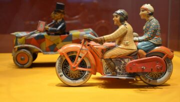 blechspielzeug-motorrad-mit-beiwagen