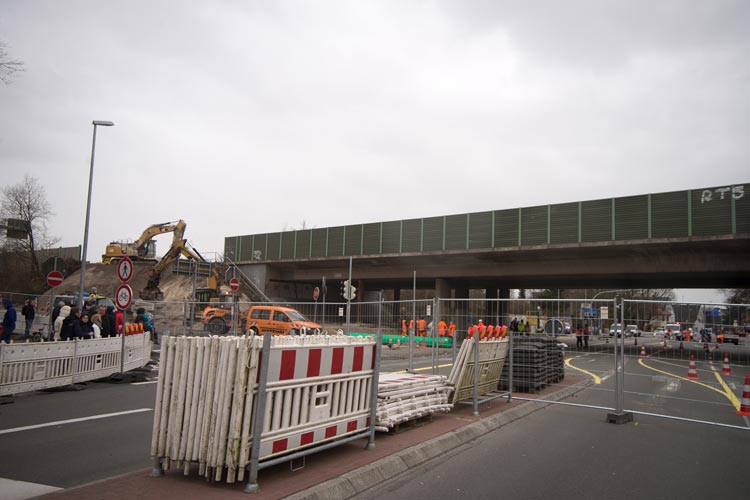 Die Autobahn A 293 kann bereits wieder in beiden Fahrtrichtungen befahren werden. Es sind aber noch Restarbeiten auszuführen.