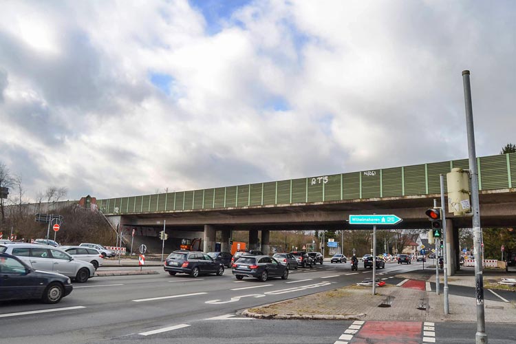Die Alexanderstraße wird voll gesperrt. Foto: Volkmar Brand Die Alexanderstraße wird wegen des Brückenabrisses an der A 293 voll gesperrt.