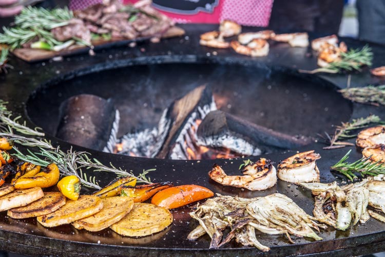 Der Grillspezialist DQ Garden bringt unter anderem den neuen Grill OFYR zur ersten Mohltied-Messe in Oldenburg mit.