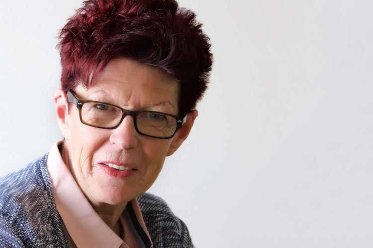 Helga Rohra lebt mit der Diagnose Demenz und berichtet über ihr Leben mit Demenz. Foto: Joerg Plechinger
