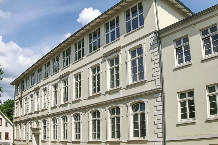 In das „Alte Stadtmädchen“ werden Senioren einziehen. Foto: privat 1890 wurde in der Oldenburger Milchstraße ein Gebäude errichtet: die Stadtmädchen-Schule. Nun entsteht dort eine Seniorenwohnanlage.