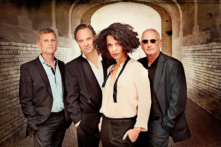 Die Jazzsängerin Lyambiko ist mit ihrem Quartett am 13. Mai ab 22.15 Uhr im Hauptfoyer zu hören. Foto: Uwe Arens Die Jazzsängerin Lyambiko ist mit ihrem Quartett am 13. Mai ab 22.15 Uhr im Hauptfoyer zu hören.