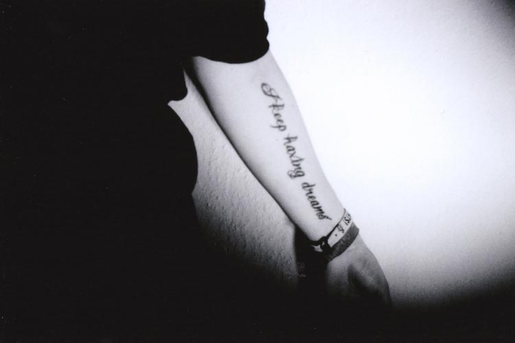 Tattoos sind für die Befragten des Fotoprojektes TrauerHaut ein Mittel ihre Trauer zu verarbeiten.