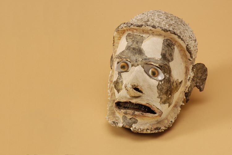 Übermodellierter Zeremonialschädel aus Neuirland (Papua-Neuguinea). Foto: W. Kehmeier / Landesmuseum Natur und Mensch Der übermodellierte Zeremonialschädel aus Neuirland (Papua-Neuguinea) im Oldenburger Landesmuseum Natur und Mensch.