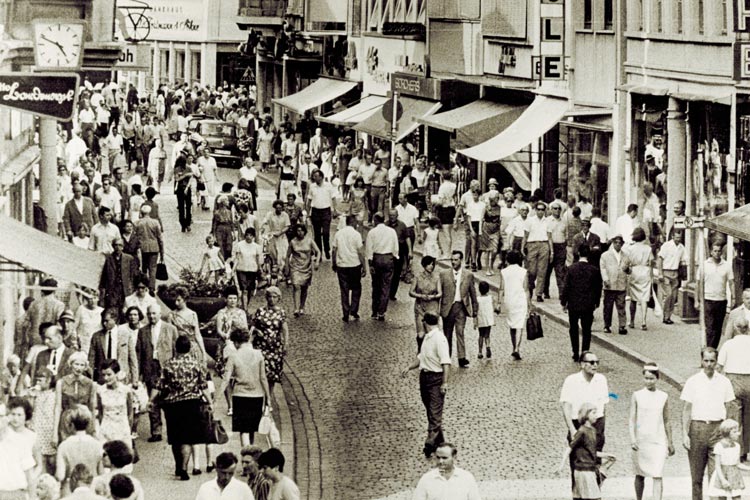 Eröffnung der Fußgängerzone, Lange Straße, 1967.