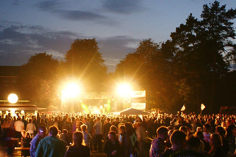 Am Samstag, 19. August, sind in Schwanewede beim Rock den Deich Festival erstklassige Bands auf der Bühne.