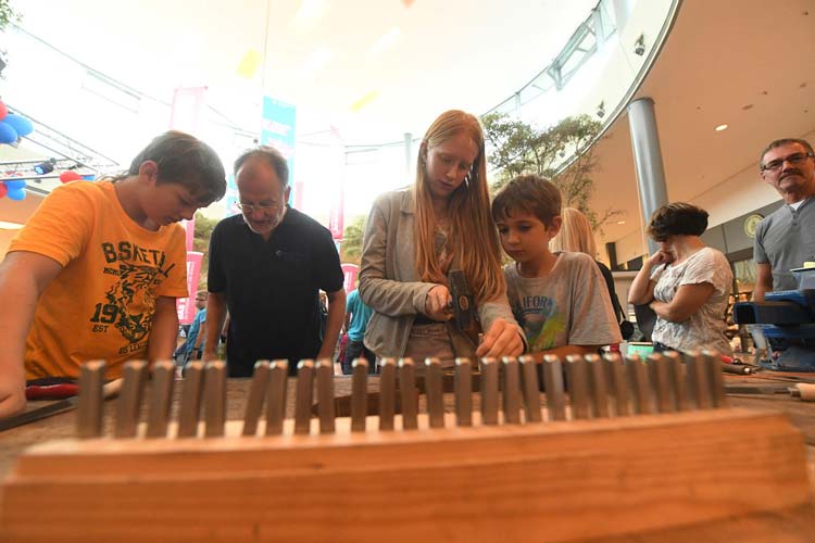 Experimentieren steht am Tag des Handwerks im Vordergrund.