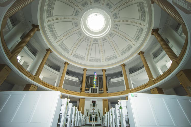 Ein Blick ins Innere lohnt sich. Die Lamberti Kirche in der Innenstadt.