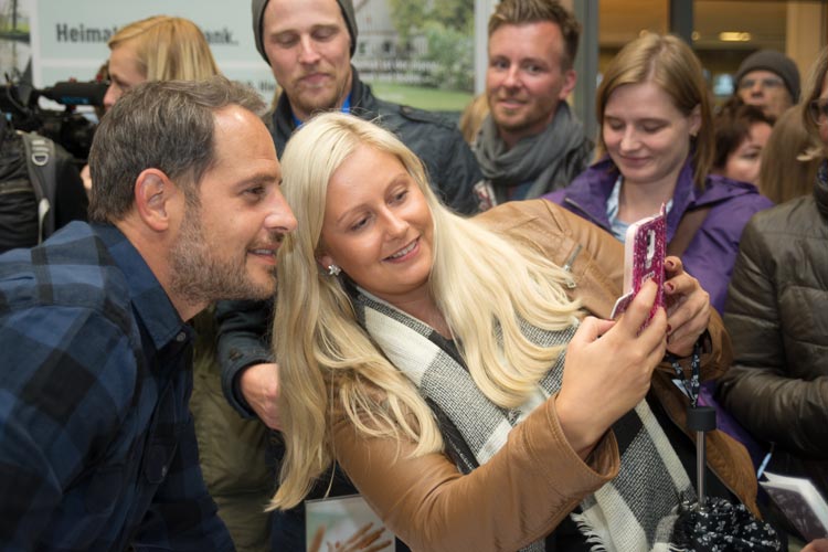 Moritz Bleibtreu bei der Autogrammstunde in Oldenburg.