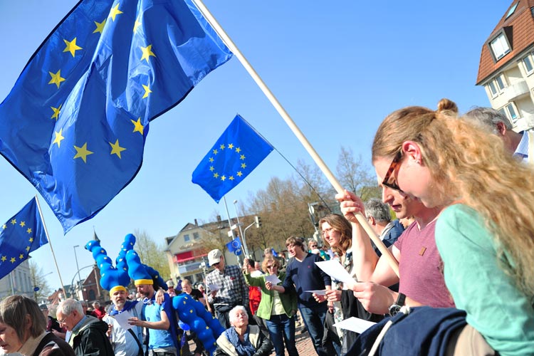 Bei der kommenden Pulse of Europe Kundgebung in der Oldenburger Innenstadt können die Teilnehmer den Bundestagskandidaten ihre Fragen stellen.