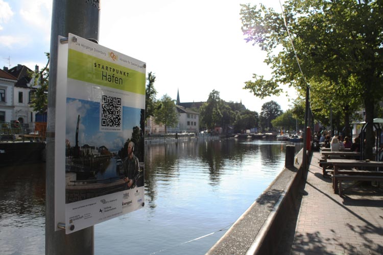 An der Kaimauer am Oldenburger Hafen beginnt für den Hörgänger die Reise in die Vergangenheit.