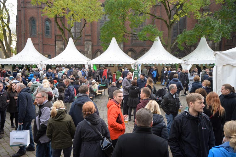 Grünkohl in den verschiedensten Variationen wurden auf dem Rathausplatz serviert.