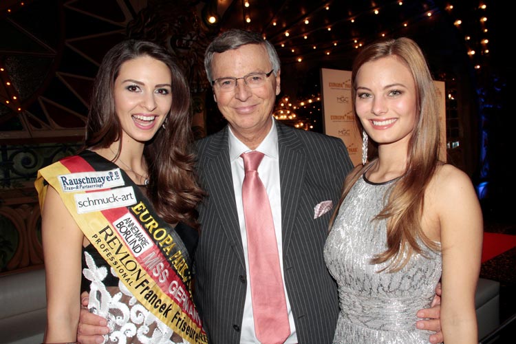 Doris Schmidts, Miss Germany 2009 aus Karlsruhe, Wolfgang Bosbach mit Tochter Viktoria Bosbach bei der Wahl zur Miss Germany 2016 im Europa-Park in Rust.