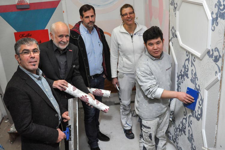 Unterstützung für Geflüchtete wie Habib Alizada: Hussein Kerri, Wolfgang Jöhnk, Lars Sieberg und Heidi Köster helfen bei der Integration durch handwerkliche Ausbildung.