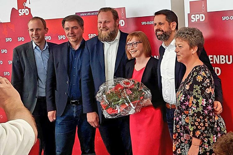 Freuten sich über das Wahlergebnis (von links): Bundestagsabgeordneter Dennis Rohde, Oberbürgermeister Jürgen Krogmann, Landtagsabgeordneter Ulf Prange, Oldenburgs neue SPD-Vorsitzende Nicole Piechotta, Niedersachsens Umweltminister Olaf Lies sowie die Landtagsabgeordnete und stellvertretende Vorsitzende Hanna Naber.
