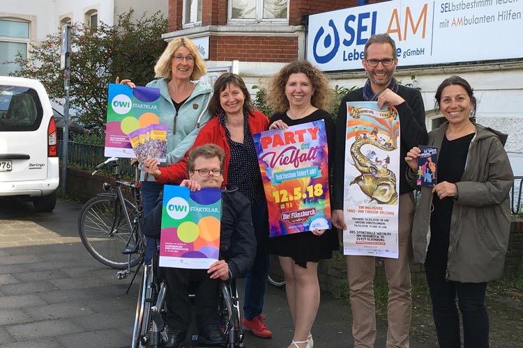 Bettina Heeren (Autismustherapiezentrum Oldenburg), Dörthe Bührmann (Lokalsender oeins), Eva Brischke-Bau (Selam Lebenshilfe gGmbH), Alexander Hauer (OpusEinhundert), Gina Schumm (Mutik e.V.) und Peter Dresen (Fachstelle Inklusion) haben das Programm für die Inklusionswoche organisiert.