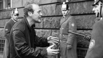 weinender-demonstrant-berlin-1968-guenter-zint