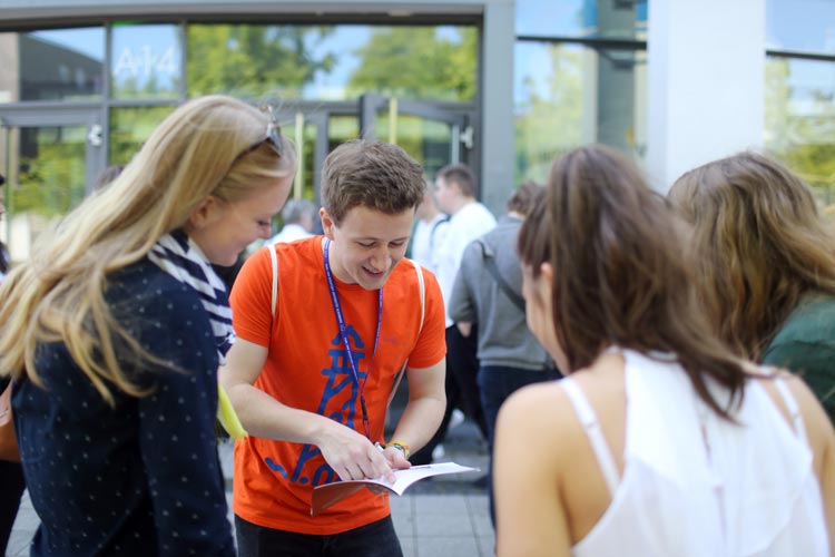 Der Hochschulinformationstag bietet einen Einblick in den Studienalltag der Universität Oldenburg.