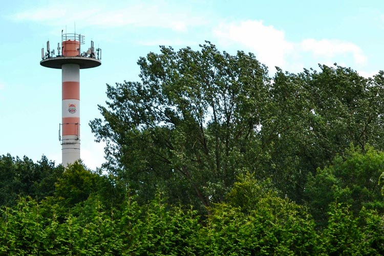 Der 43 Meter hohe Funkturm auf dem Oldenburger Fliegerhorst muss gesprengt werden.