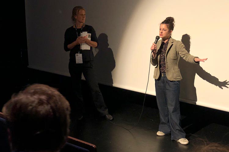 Melissa Miller Constanzo beim Q&A nach der Premiere von All these small Moments.
