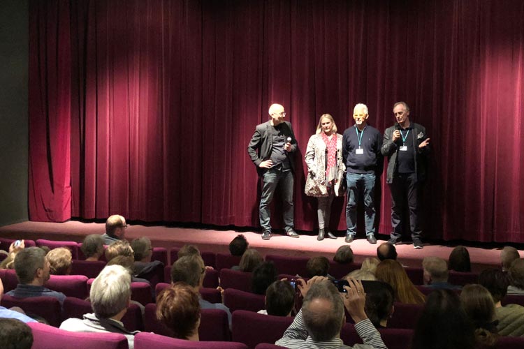 Torsten Neumann, Steven Wolfe, Salomé Breziner und Keith Carradine vor dem Screening von Ray meets Helen im Casablanca Kino Oldenburg.