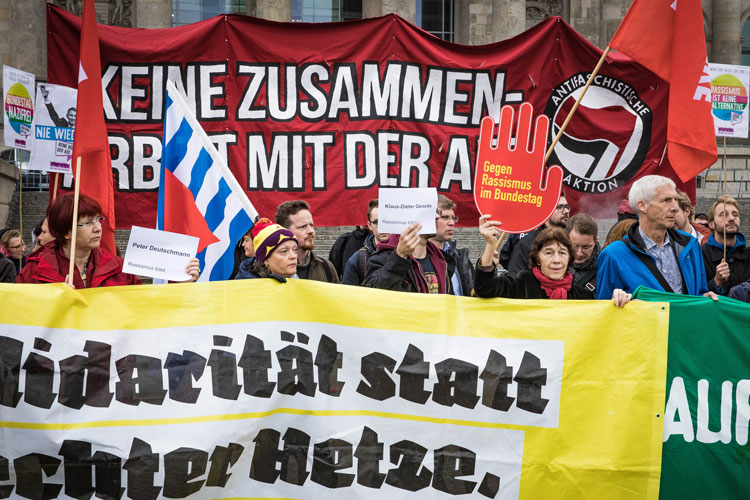 Mehr als 60 Vereine, Initiativen, Kirchen, Gewerkschaften und Parteien rufen zu einer friedlichen Demo gegen den Afd-Landesparteitag in Oldenburg auf.