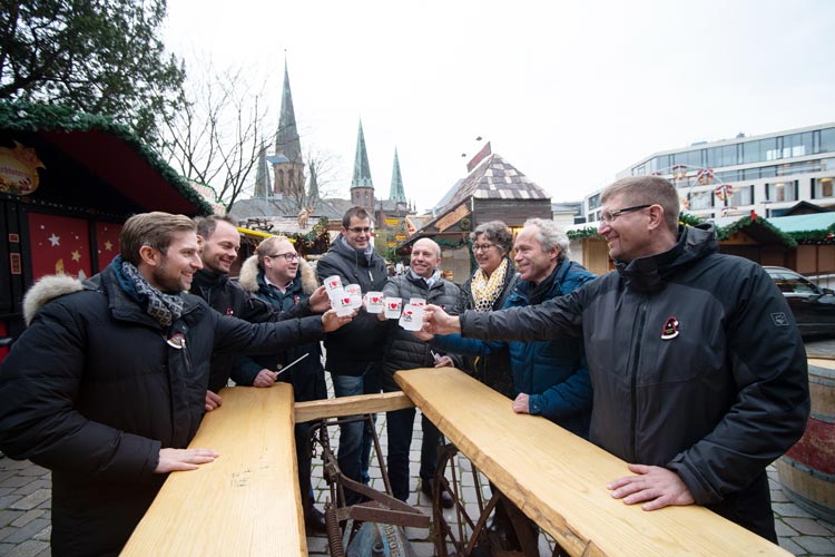 Morgen startet der Lamberti-Markt, darauf freuen sich (von links): Robért Hempen, René Mondorf, Marvin Meyer, Kersten Mittwollen, Michael Hempen, Silke Meyn, Ralph Wilken und Christian Aster.